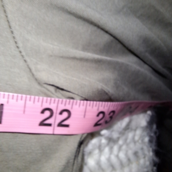 Kenneth Cole Men's Olive Green Henley Shirt In A Size Large. EUC - Picture 8 of 10